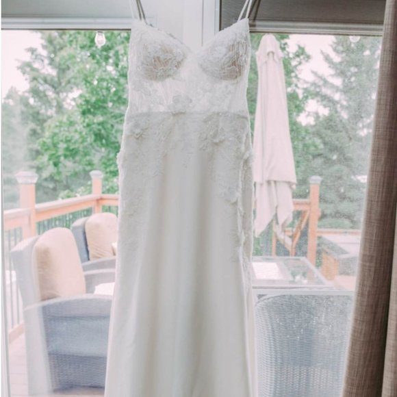 Martina Liana Capri 1390 Ivory Wedding Dress - Picture 2 of 11